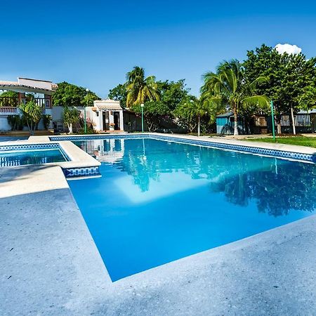 Отель Capital O Oxtankah,Chetumal Bay Кальдеритас Экстерьер фото